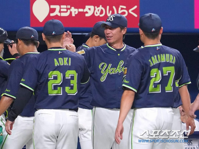 Strikeout for the first time in five consecutive at-bats as a professional? 'Monster hitter' set a new record for strikeout by Murakami, but the team has continued to fall for eight consecutive losses 
