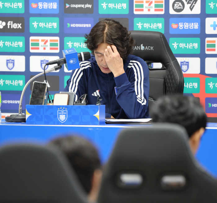 ''This is not right.'' Lee Dong-gook, a former national team member, criticized the KFA for suggesting legal action against Park Joo-ho