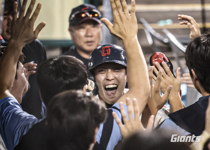 First on-base in his rookie career → Reyes Finishing Manrupo Lotte, 'First QS of the Second Half' beat Doosan 'Securing 2 consecutive wins & Winning Series'