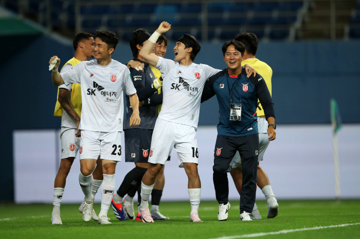 'Kim Ki-dong Derby → Acting Match → Rebellion of the Bottom'The Korea Cup, now only four teams survive