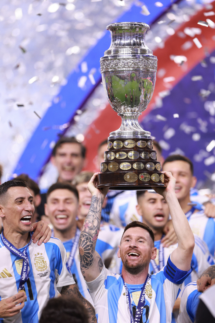 More important man than Guardiola in Messi's life...Life in Argentina? 'I'll even renew my contract for 15 years.'