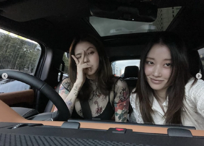  Jeon Jong-seo reveals photos of seatbelts 'Misunderstanding caused by the angle of photograph'