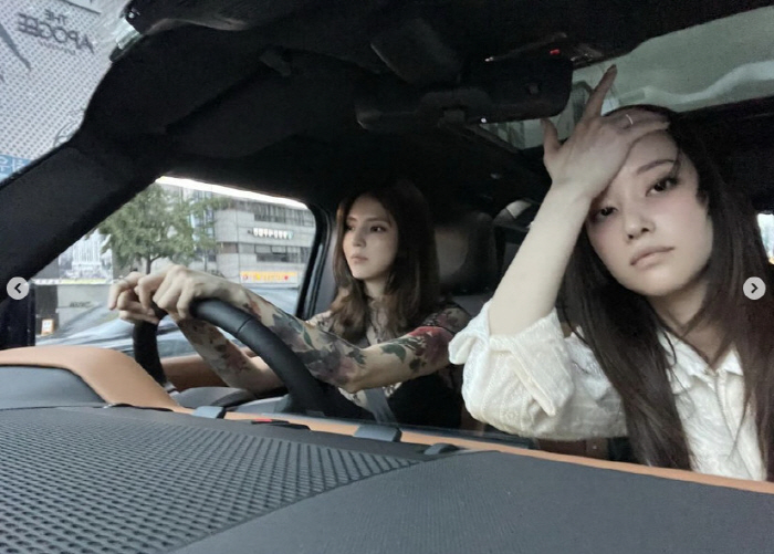  Jeon Jong-seo reveals photos of seatbelts 'Misunderstanding caused by the angle of photograph'