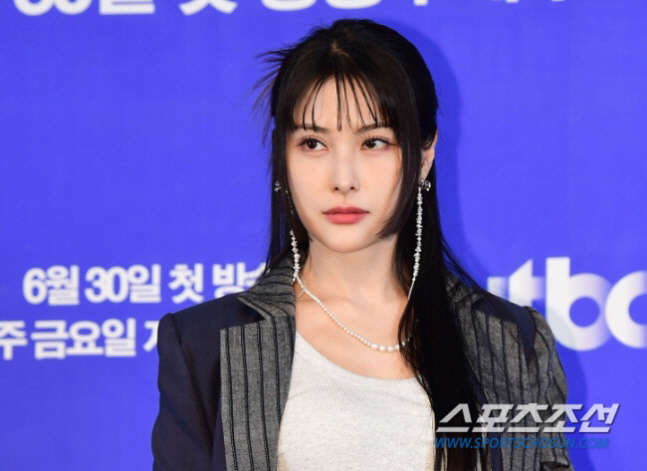  Park Gyu-ri's side 'The cause of the orbital fracture  a hard-line response to falls and speculation' (Full Story)