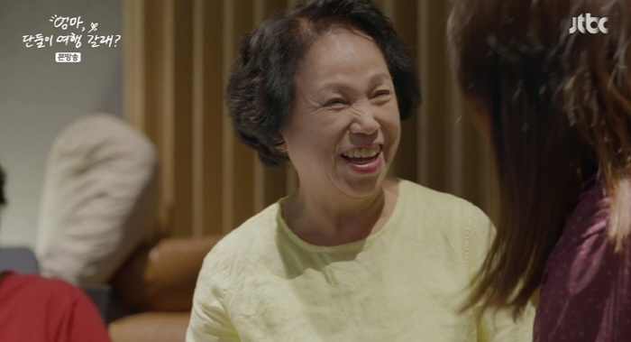  Even if you shout 'It doesn't fit'...Lee Hyo-ri's mother 女, habit, walking, and even eating were 'Bungeoppang'('Do you want to go on a trip?')