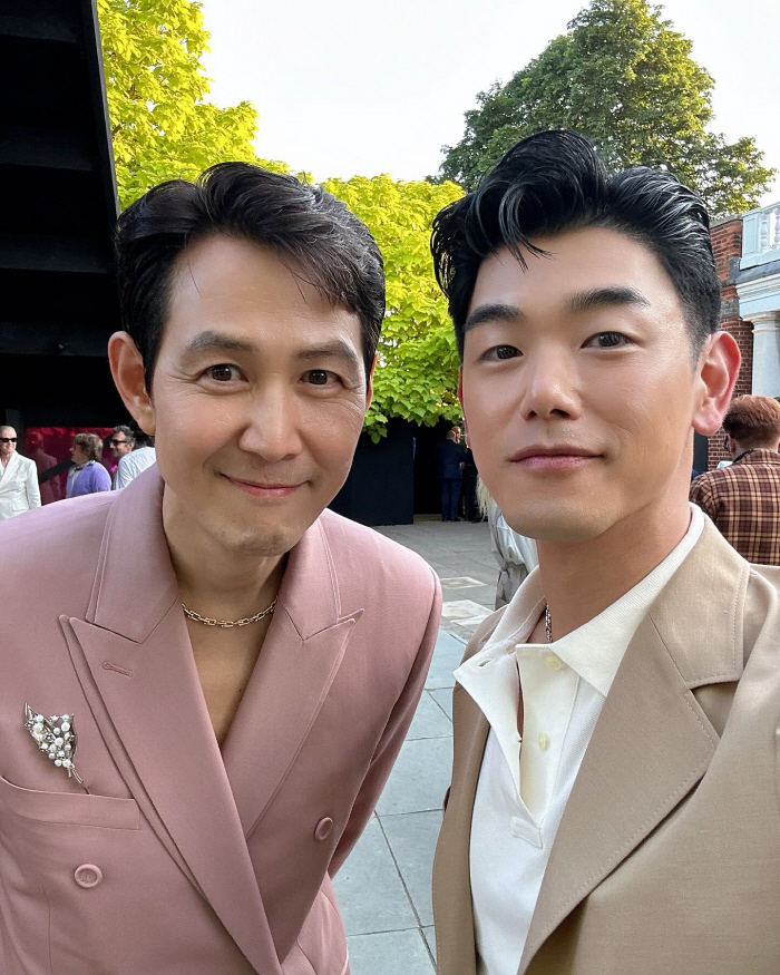  Eric Nam who met Lee Jungjae in London! Surprise two-shot, unique combination eyes