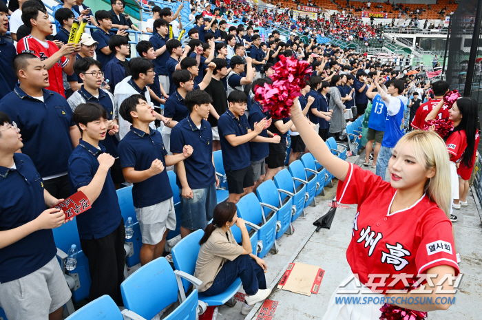 'Stop the game for 104 minutes → 291 minutes in the rain' Jung Woo-joo gave Jeon the first blue dragon flag in 100 years! First national championship in 39 years.
