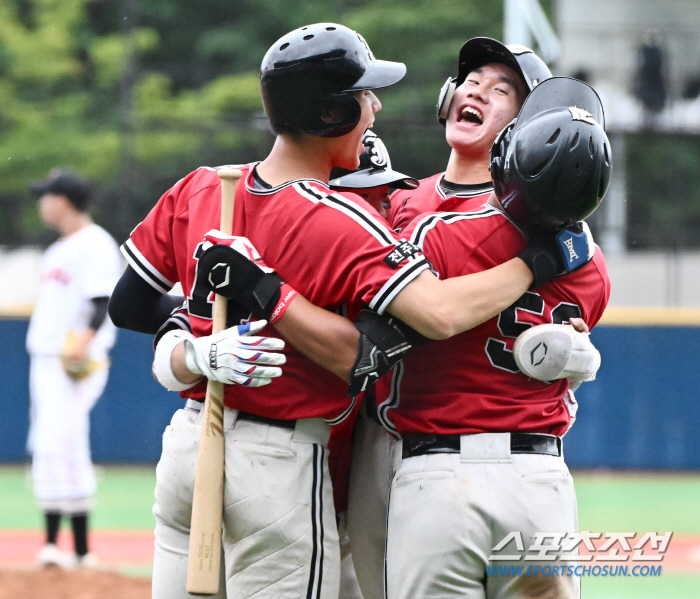 'Stop the game for 104 minutes → 291 minutes in the rain' Jung Woo-joo gave Jeon the first blue dragon flag in 100 years! First national championship in 39 years.