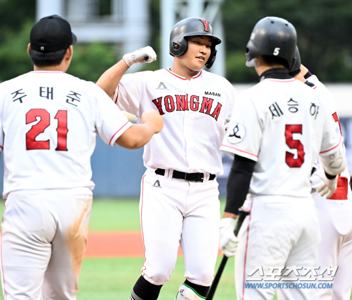 'Stop the game for 104 minutes → 291 minutes in the rain' Jung Woo-joo gave Jeon the first blue dragon flag in 100 years! First national championship in 39 years.