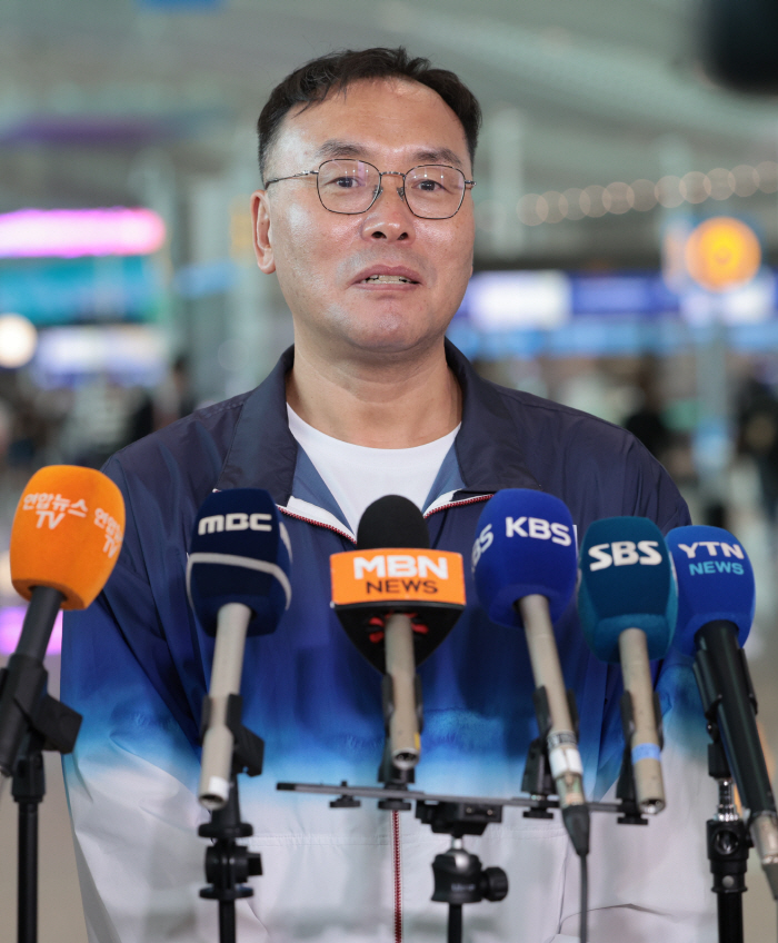 Swim 黃 Kim's departure from Paris, the battleground...Junghoon Lee General Manager