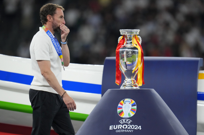 You want me to do more after swearing like that? Southgate's resignation → Who will lead the 2026 World Cup