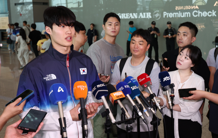 Korean 'Golden Age' Swimmers Depart to Paris