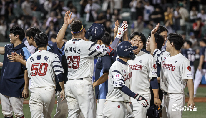 The walk-off grand slam commander in the 10th inning of extra time threw a relay shot 'He threw well and served as a bullpen.'