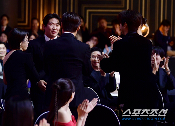  Ahn Jae-hong 'Unexpected Best Supporting Actor Award'