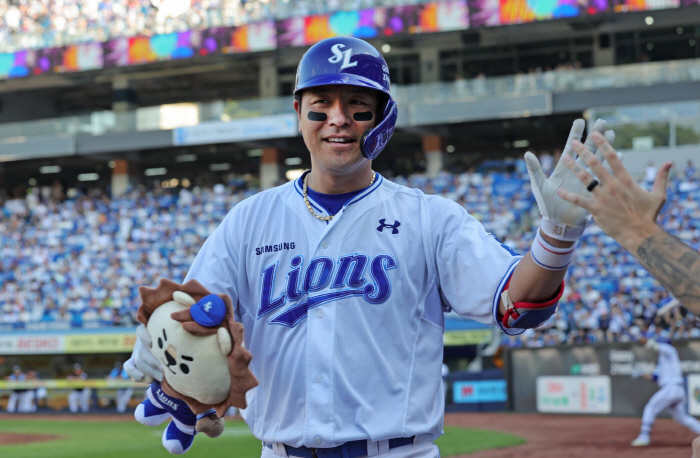 Cardenas is done! In the bottom of the ninth inning, two-run four Samsung catches Lotte and Classic Seeds Winning 