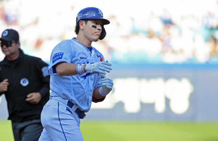 Cardenas is done! In the bottom of the ninth inning, two-run four Samsung catches Lotte and Classic Seeds Winning 