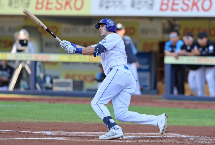 Cardenas is done! In the bottom of the ninth inning, two-run four Samsung catches Lotte and Classic Seeds Winning 