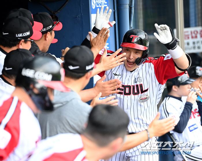 'Kelly cried and laughed at Son Joo-young' Son Joo-young 2 earned runs in 7 innings Shin Min-jae's come-from-behind walk to LG and Doosan for 5 consecutive wins. Five consecutive wins after four consecutive losses in the second half