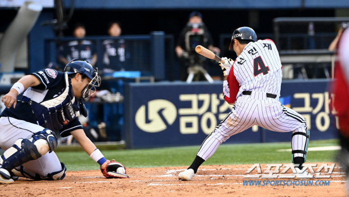 'Kelly cried and laughed at Son Joo-young' Son Joo-young 2 earned runs in 7 innings Shin Min-jae's come-from-behind walk to LG and Doosan for 5 consecutive wins. Five consecutive wins after four consecutive losses in the second half
