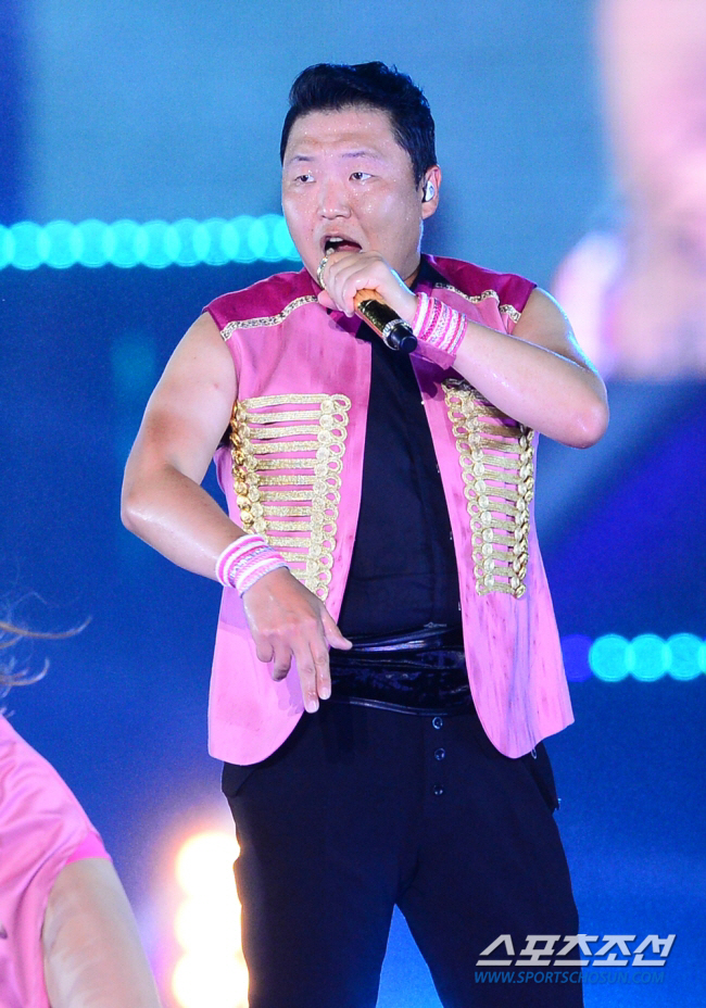 'Stop due to heavy rain' Psy's soaking show will be held normally today (21st)'No change so far' (Official) 