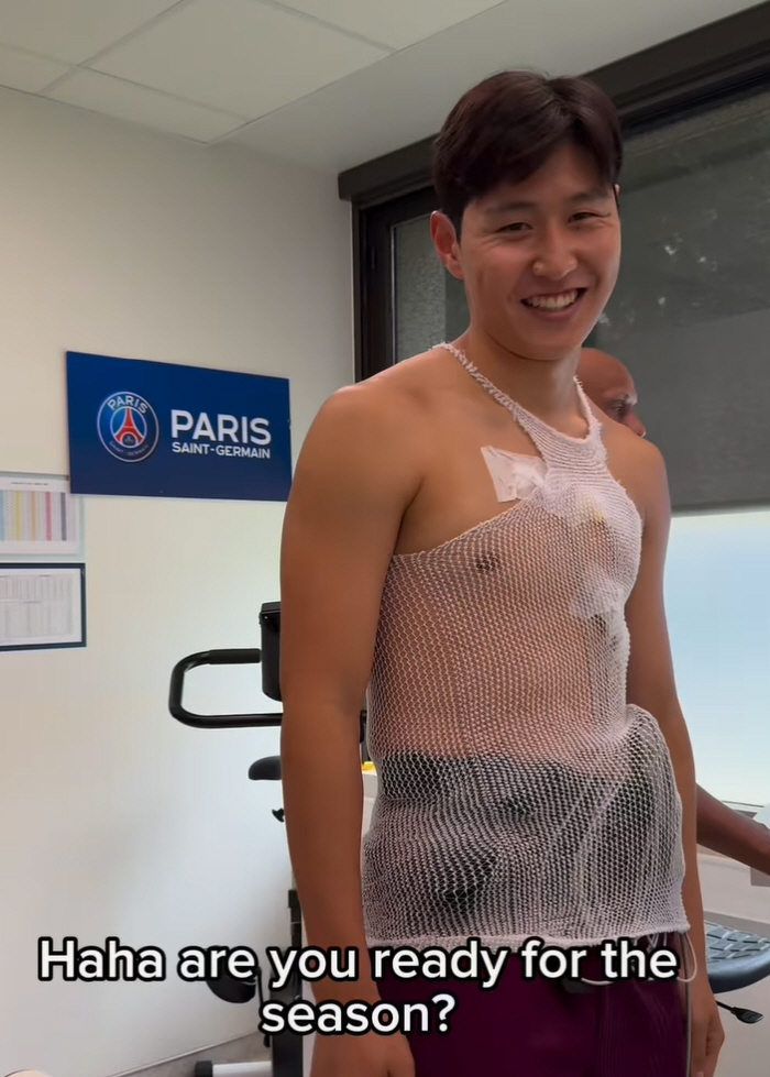 'Vacation abs topic'→'Shock mesh fashion'...Lee Kang-in has joined PSG in the pre-season even though '100 billion proposal + rumors of a transfer to Napoli'