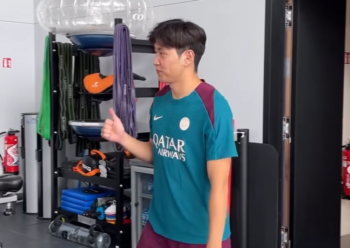 'Vacation abs topic'→'Shock mesh fashion'...Lee Kang-in has joined PSG in the pre-season even though '100 billion proposal rumors of a transfer to Napoli'