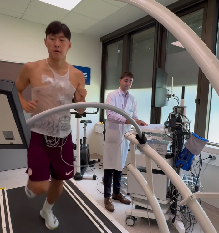 'Vacation abs topic'→'Shock mesh fashion'...Lee Kang-in has joined PSG in the pre-season even though '100 billion proposal rumors of a transfer to Napoli'
