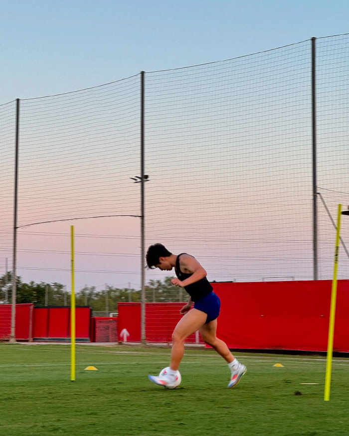 'Vacation abs topic'→'Shock mesh fashion'...Lee Kang-in has joined PSG in the pre-season even though '100 billion proposal rumors of a transfer to Napoli'