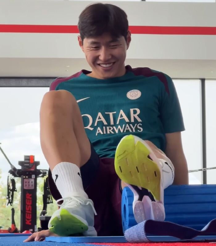 'Vacation abs topic'→'Shock mesh fashion'...Lee Kang-in has joined PSG in the pre-season even though '100 billion proposal rumors of a transfer to Napoli'