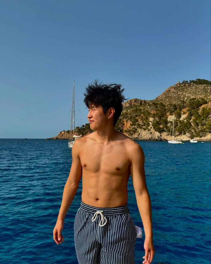 'Vacation abs topic'→'Shock mesh fashion'...Lee Kang-in has joined PSG in the pre-season even though '100 billion proposal rumors of a transfer to Napoli'