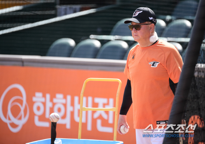 Despite the 35-degree experience and heatwave weather, the director of the master did not just turn his back