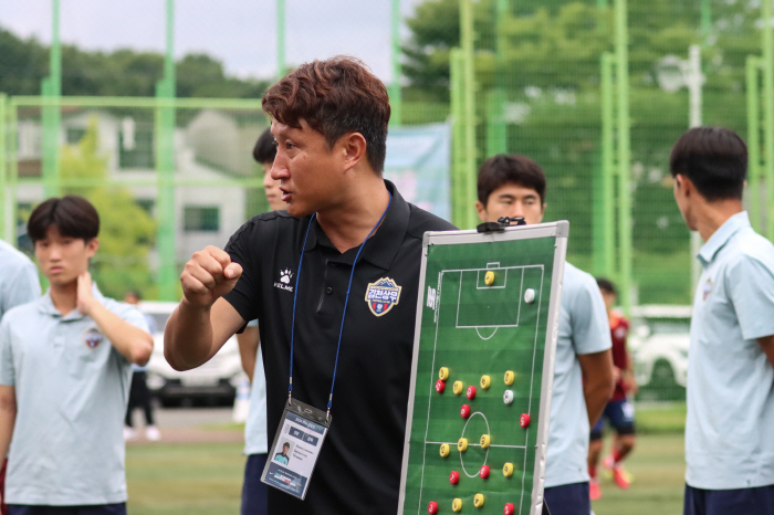 'Lee Do-hun 3 goals → Roh Hyun-jun 2 goals' Gimcheon Sangmu U-18 is also great, one step away from the top of the youth