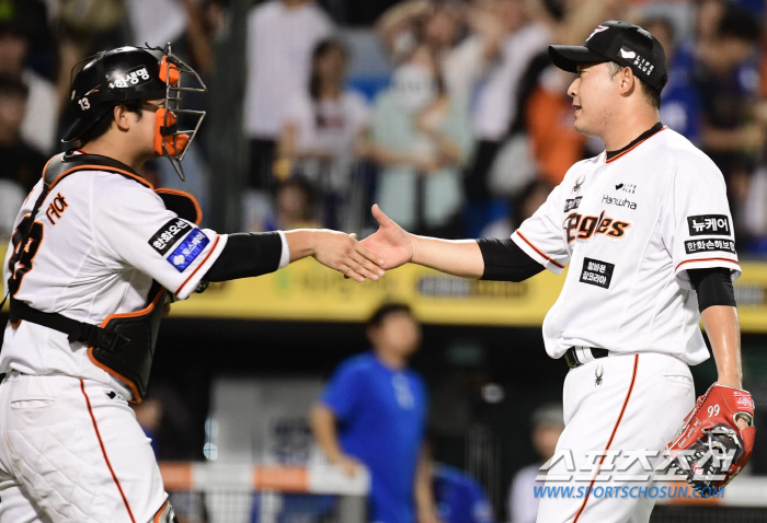 Hanwha baseball is 'Starting from the 8th inning', as the fans wished, the tie and reversal after two outs, and a thrilling victory