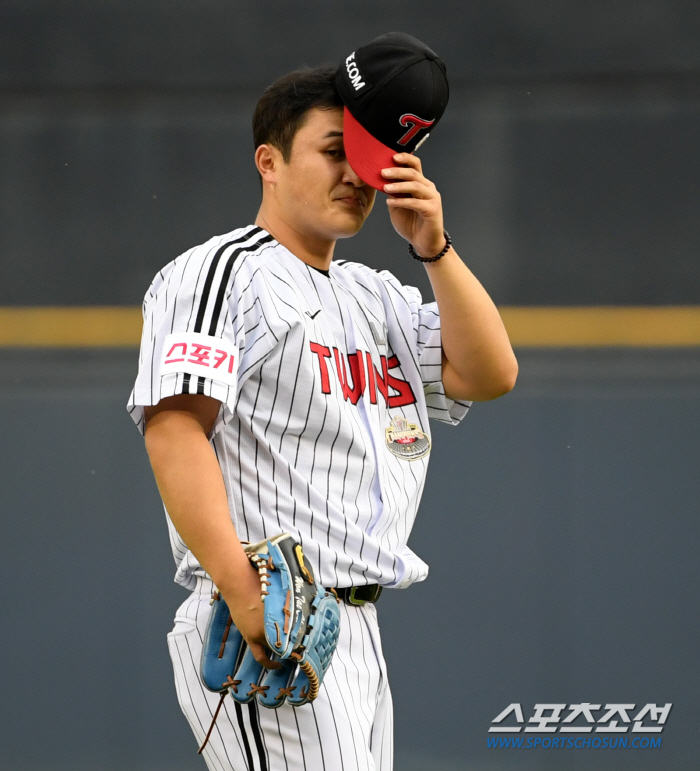 It came out after 13 days... Choi Won-tae threw 13 pitches and left the 144km headshot to Son Ho-young (Busan site)