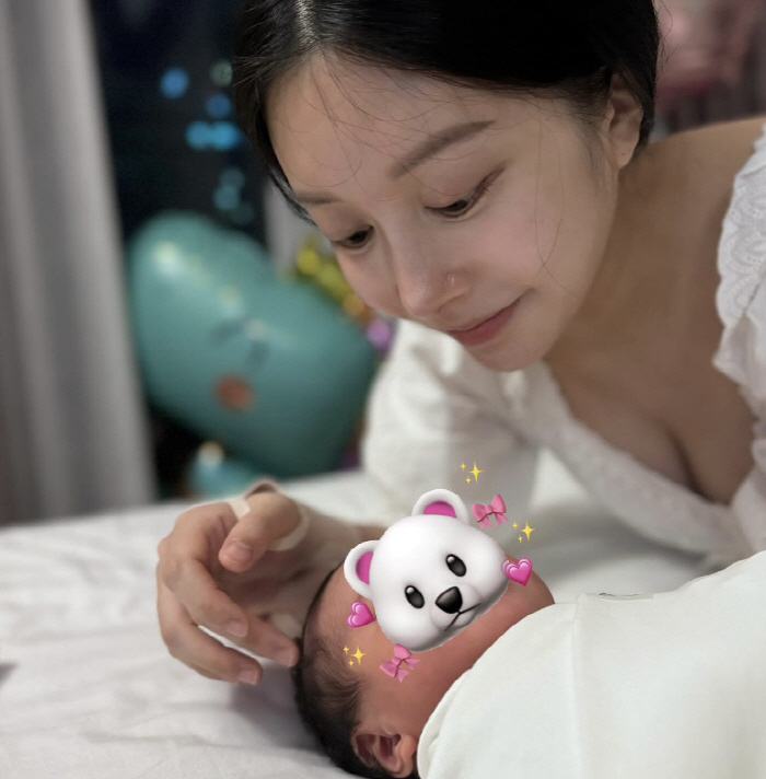 ''Lee Jihoon ♥' Ayane brags about her daughter on the 7th day of her life''This is how the results of prenatal education look like' 