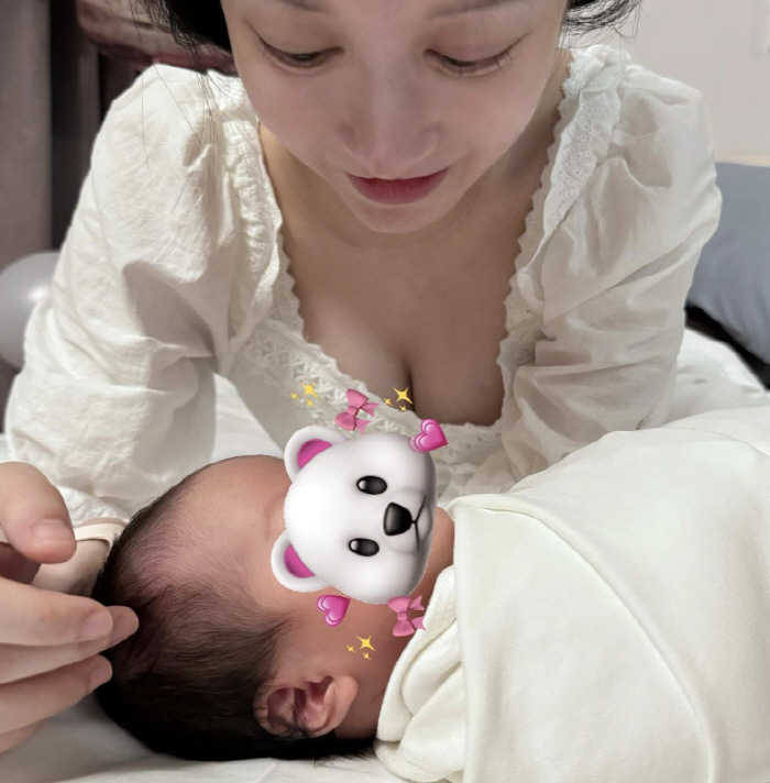 ''Lee Jihoon ♥' Ayane brags about her daughter on the 7th day of her life''This is how the results of prenatal education look like' 