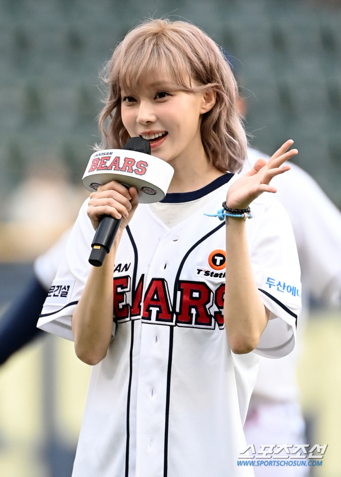  Winter, Bears uniform looks good on you, right?