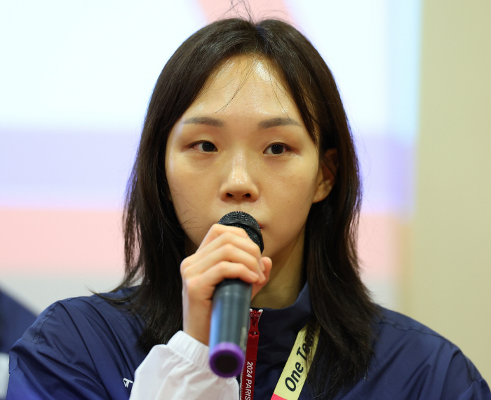 4th Olympics X South Korea's flagbearer 'Little Mermaid'Kim Seo-young'Please cheer for the under-the-top athletes!'