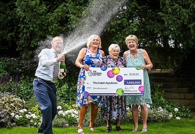 Family who bought the same number for 30 years won 1.8 billion won in lottery tickets