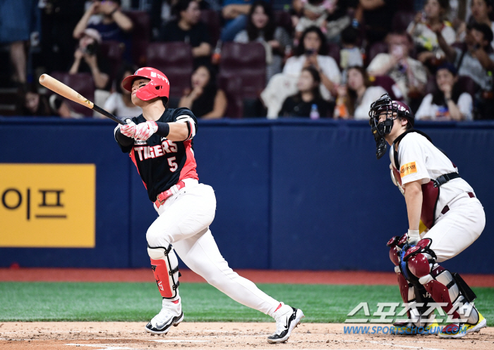 'There are 3 left now' Kim Do-young is on the verge of joining the 30-30 club for the season's 27th two-run shot'Youngest'