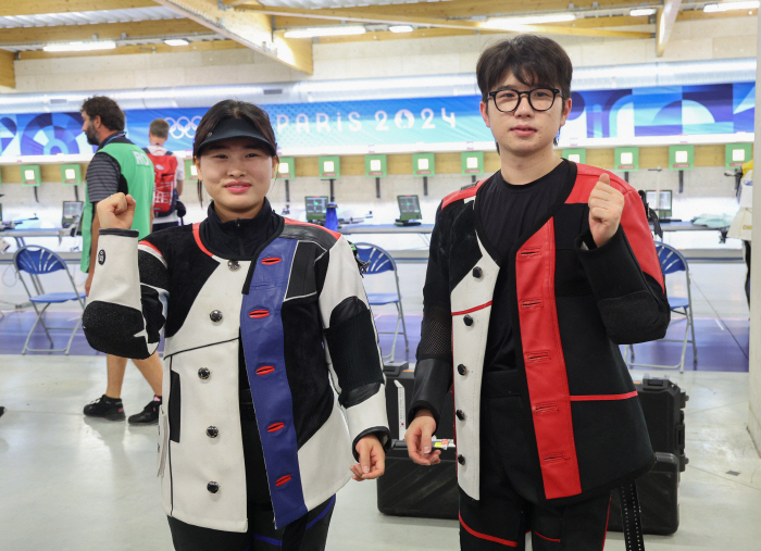 'Awesome Start' Paris' first medal came out! Park Ha-joon-Joo Geum-hyun, Shooting Mixed Air Rifle 'Secure Silver Medal'!