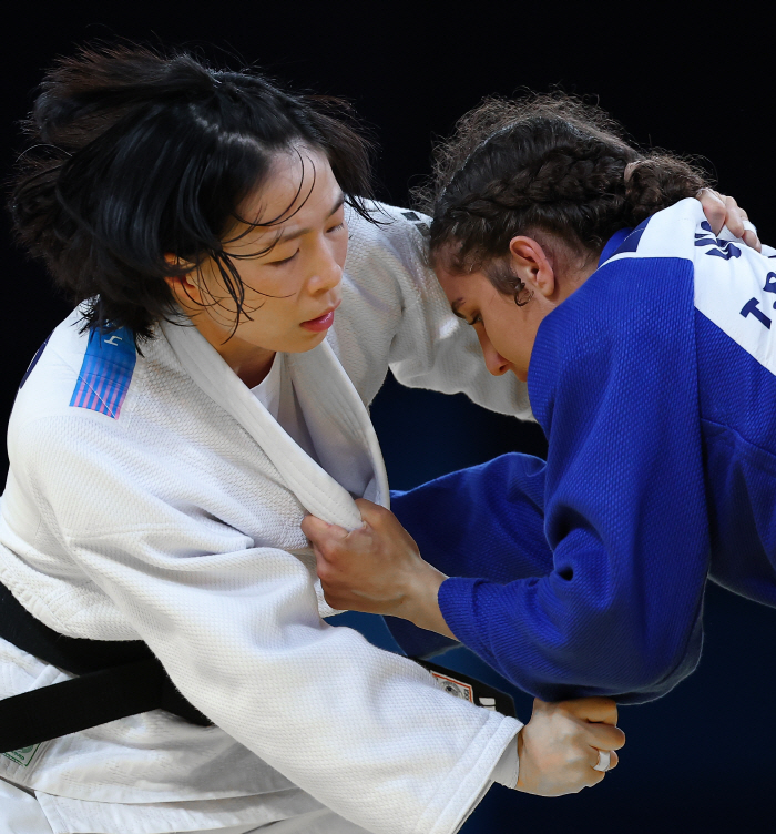 'Disappointing!' Judo Women's 48kg Lee Hye-kyung is eliminated after a round of pressing