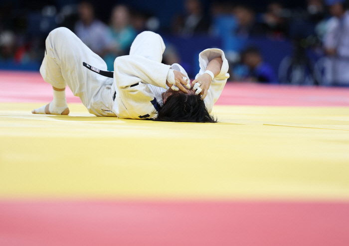 'Disappointing!' Judo Women's 48kg Lee Hye-kyung is eliminated after a round of pressing
