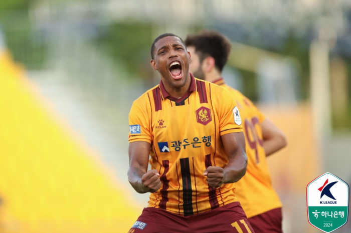  Gwangju FC's fifth-minute goal in the first half of the year, Gabriel Cho Myung-goal jumped to sixth place with two consecutive wins