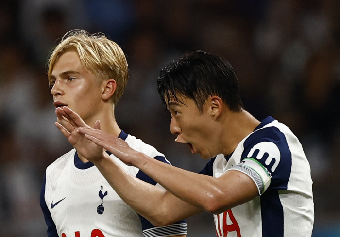 'Son Heung-min scored his first goal at last'Son Heung-min's daily heart letter 'Click ceremony Tottenham came from behind to beat Vissel Kobe 3-2