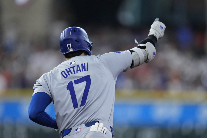 Huge roar '191km135m'32nd shot, Ohtani looks like the home run king for 2 consecutive years...LAD 6-7 HOU