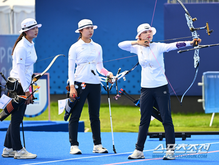 Korean women's archery team won 6-2 against Taiwan amid the 'Jeon Hoon-young's difficulties' and advanced to the semifinals