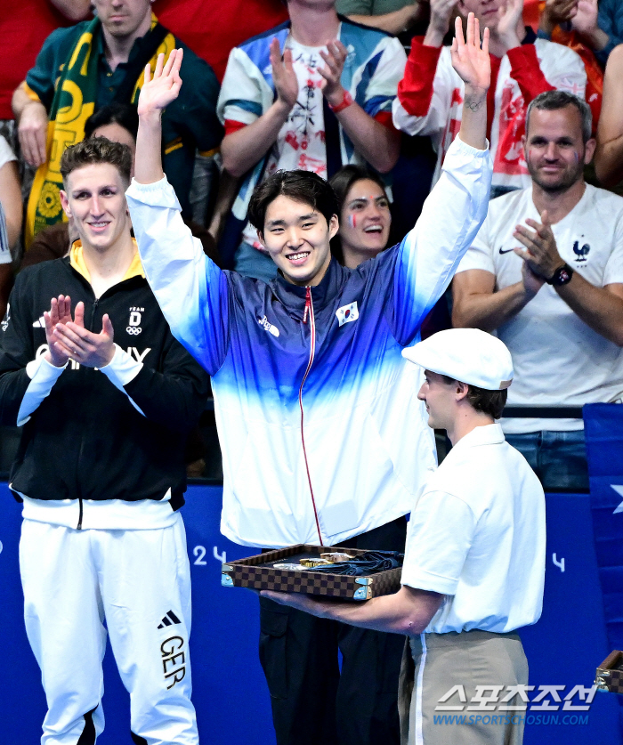 In the end, we shed tears 'Olympic New Medalist'Kim Woo-min Park Tae-hwan'Thank you for winning'