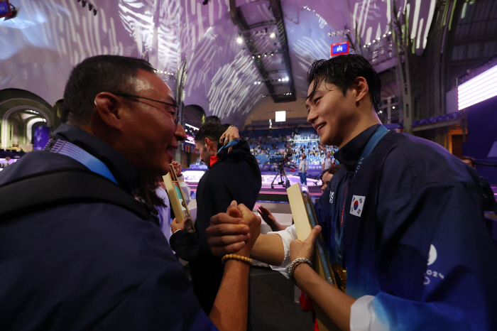 The Taeguk Warriors of the Republic of Korea, who disappeared at the opening ceremony, proved their ability to 'Gold 1, 1 dong 1'