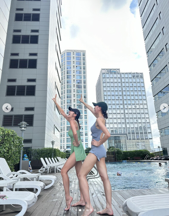 'Vikini Goals' Soi-hyun Reveals His Swimsuit Body with His Younger Sister'Certified as 'Excellent DNA'